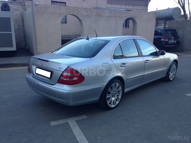 Mercedes E 220 2003, 245,000 km - 2.2 l - Bakı