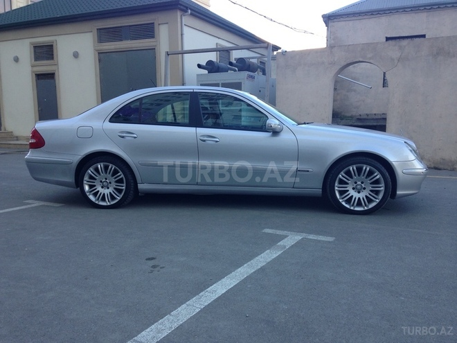 Mercedes E 220 2003, 245,000 km - 2.2 l - Bakı