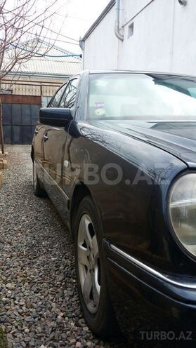 Mercedes E 280 1997, 310,000 km - 2.8 l - Sumqayıt
