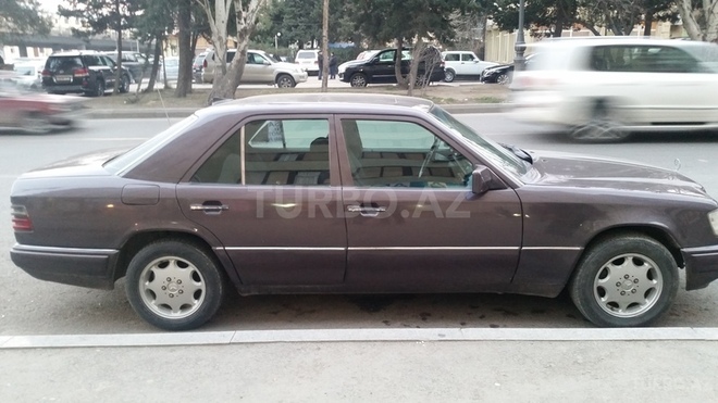 Mercedes E 200 1993, 386,000 km - 0.2 l - Bakı
