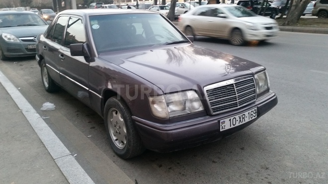 Mercedes E 200 1993, 386,000 km - 0.2 l - Bakı