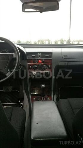 Mercedes C 220 2000, 179,000 km - 2.2 l - Bakı