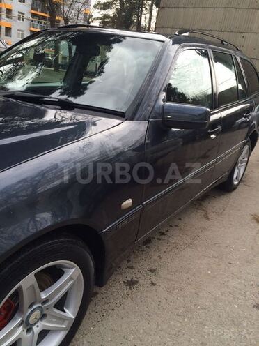 Mercedes C 220 2000, 179,000 km - 2.2 l - Bakı