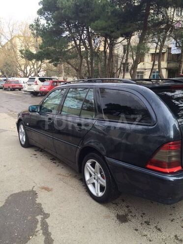 Mercedes C 220 2000, 179,000 km - 2.2 l - Bakı