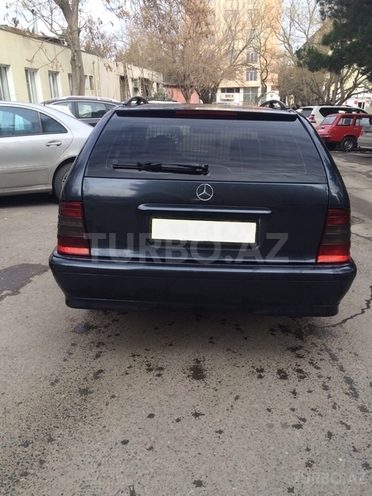 Mercedes C 220 2000, 179,000 km - 2.2 l - Bakı
