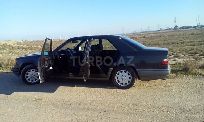 Mercedes E 220 1995, 350,000 km - 2.2 л - Bakı