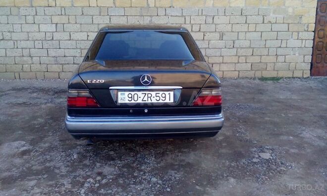 Mercedes E 220 1995, 350,000 km - 2.2 л - Bakı