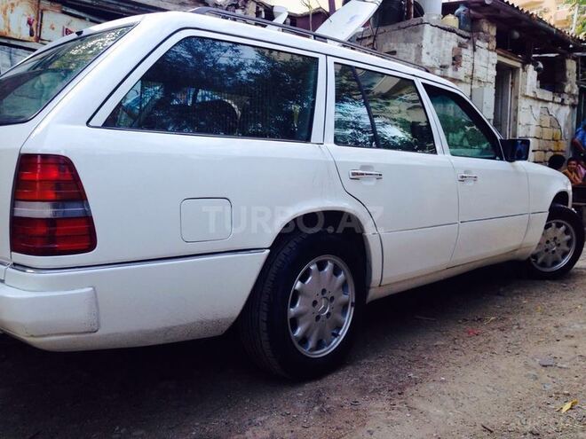 Mercedes E 200 1995, 187,000 km - 0.2 l - Bakı