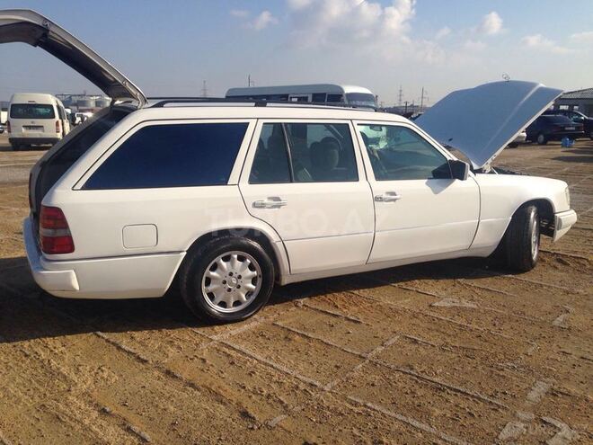 Mercedes E 200 1995, 187,000 km - 0.2 l - Bakı