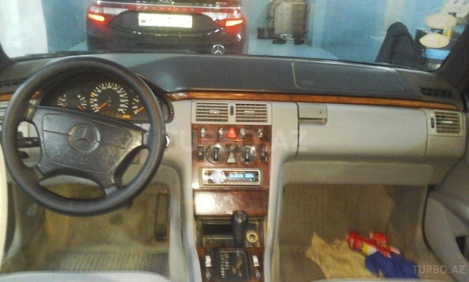 Mercedes E 240 1998, 350,000 km - 2.4 л - Bakı