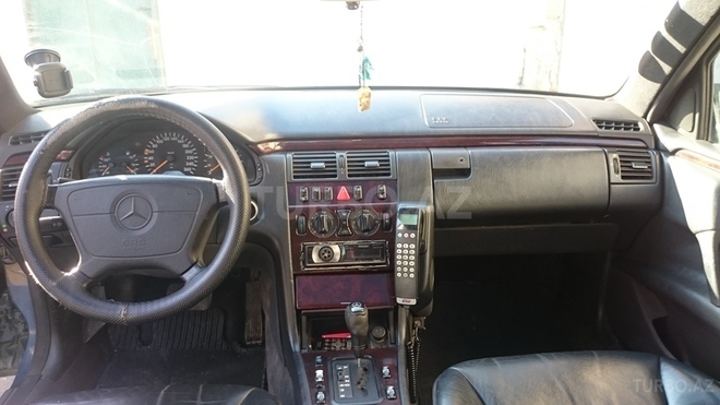 Mercedes E 280 1997, 290,000 km - 2.8 l - Bakı