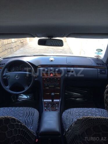 Mercedes E 240 2000, 118,000 km - 2.4 л - Bakı