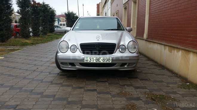 Mercedes E 200 2001, 210,000 km - 2.0 l - Gəncə