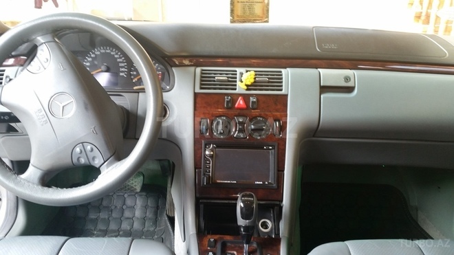 Mercedes E 200 2001, 210,000 km - 2.0 l - Gəncə