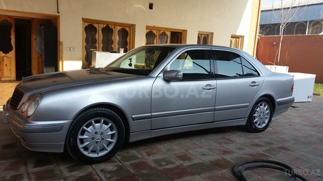 Mercedes E 200 2001, 210,000 km - 2.0 l - Gəncə