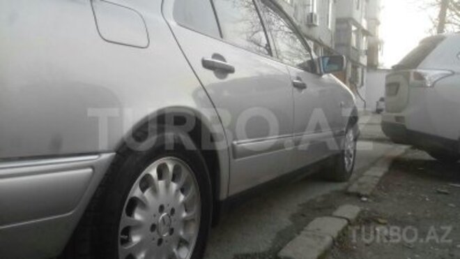 Mercedes E 230 1997, 334,000 km - 2.3 l - Bakı