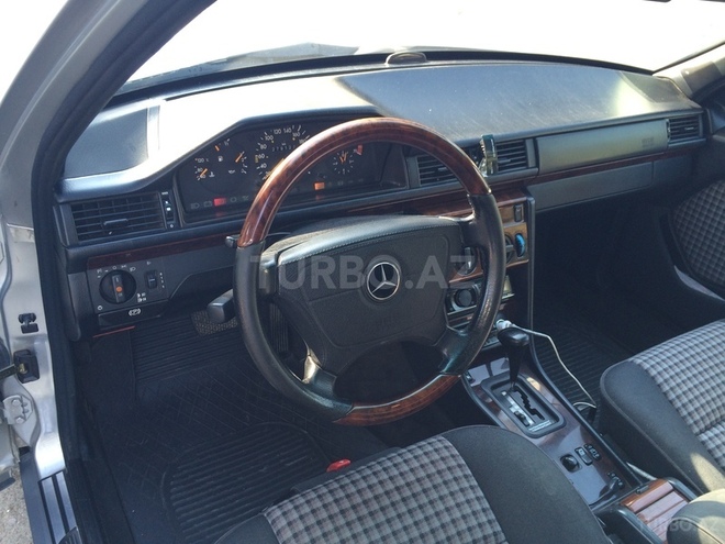 Mercedes E 220 1994, 250,000 km - 2.2 l - Bakı