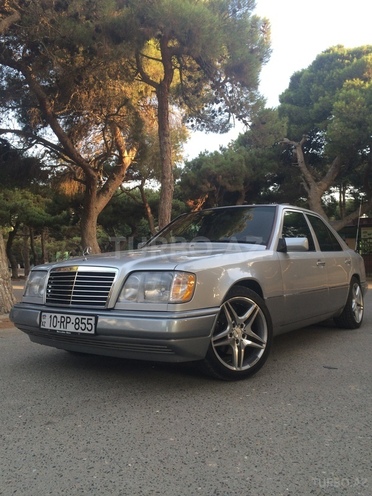 Mercedes E 220 1994, 250,000 km - 2.2 l - Bakı