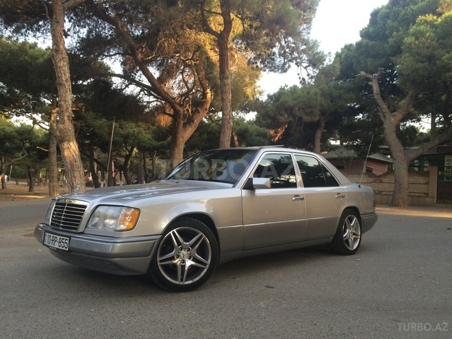 Mercedes E 220 1994, 250,000 km - 2.2 l - Bakı