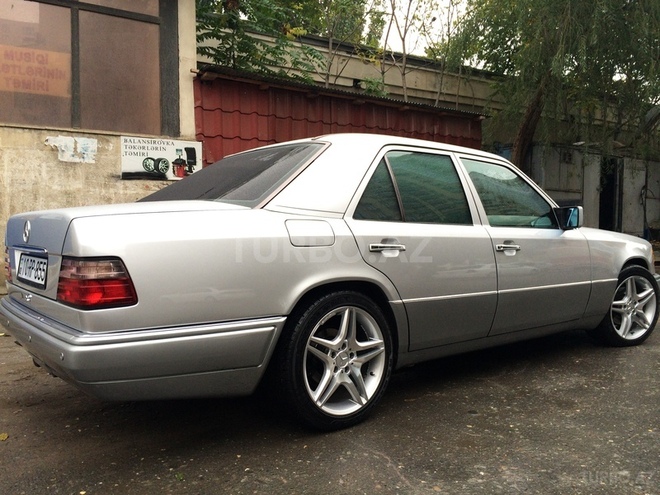 Mercedes E 220 1994, 250,000 km - 2.2 l - Bakı