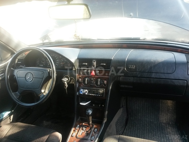 Mercedes C 220 1998, 240,656 km - 2.2 l - Bakı