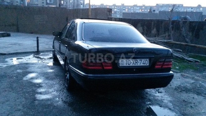 Mercedes E 240 1997, 338,000 km - 2.4 l - Bakı