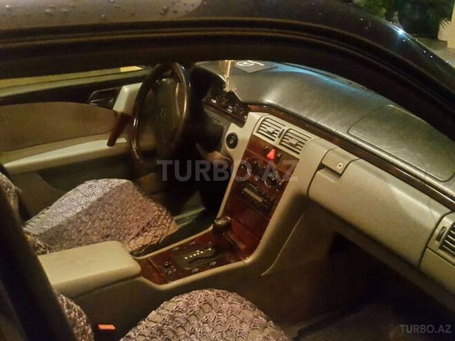 Mercedes E 200 1996, 220,000 km - 2.0 l - Bakı