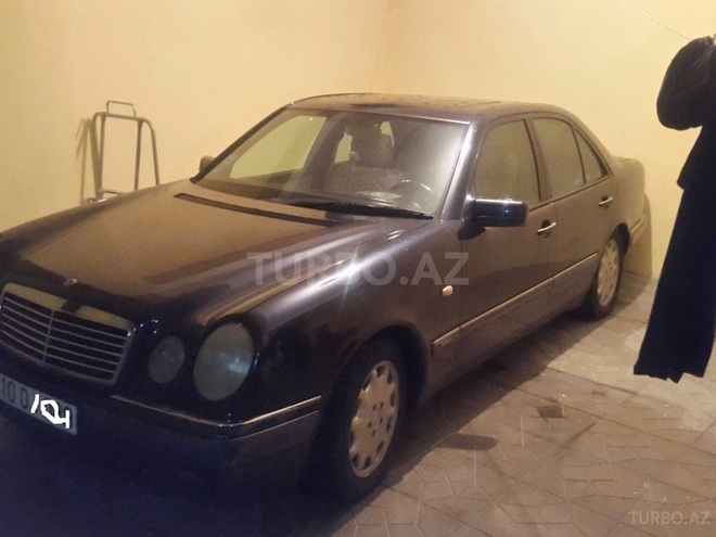 Mercedes E 200 1996, 220,000 km - 2.0 l - Bakı
