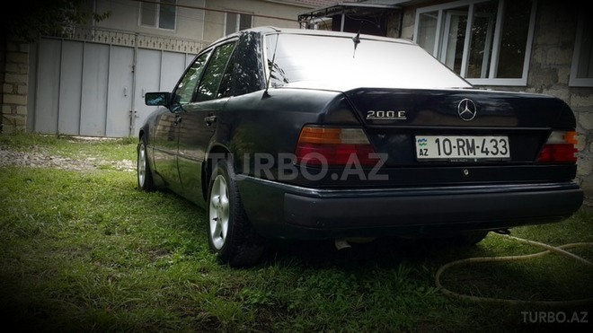 Mercedes E 200 1990, 320,700 km - 2.0 l - Qusar