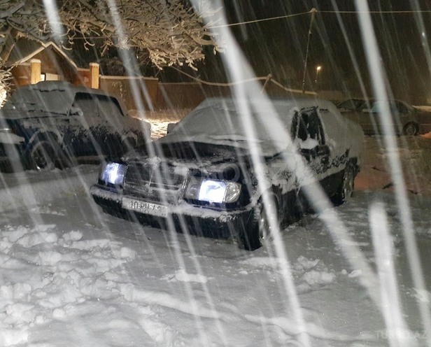 Mercedes E 200 1990, 320,700 km - 2.0 l - Qusar