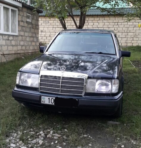 Mercedes E 200 1990, 320,700 km - 2.0 l - Qusar