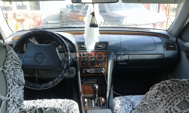 Mercedes C 220 1995, 326,600 km - 2.2 l - Yevlax