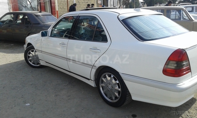 Mercedes C 220 1995, 326,600 km - 2.2 l - Yevlax
