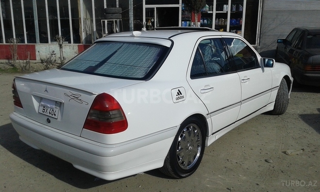 Mercedes C 220 1995, 326,600 km - 2.2 l - Yevlax