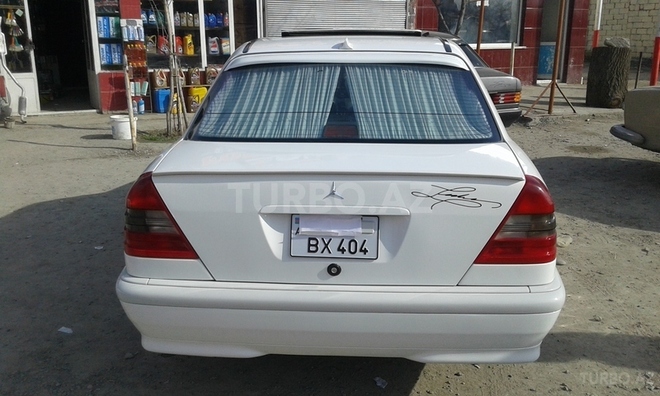 Mercedes C 220 1995, 326,600 km - 2.2 l - Yevlax