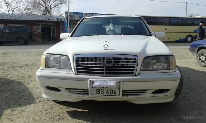 Mercedes C 220 1995, 326,600 km - 2.2 l - Yevlax