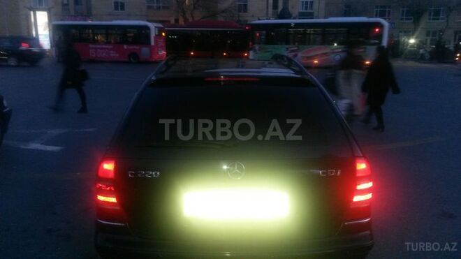 Mercedes C 220 2003, 270,000 km - 2.2 л - Bakı