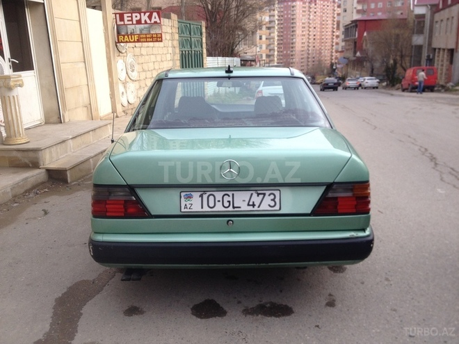 Mercedes E 240 1988, 250,000 km - 2.4 л - Bakı
