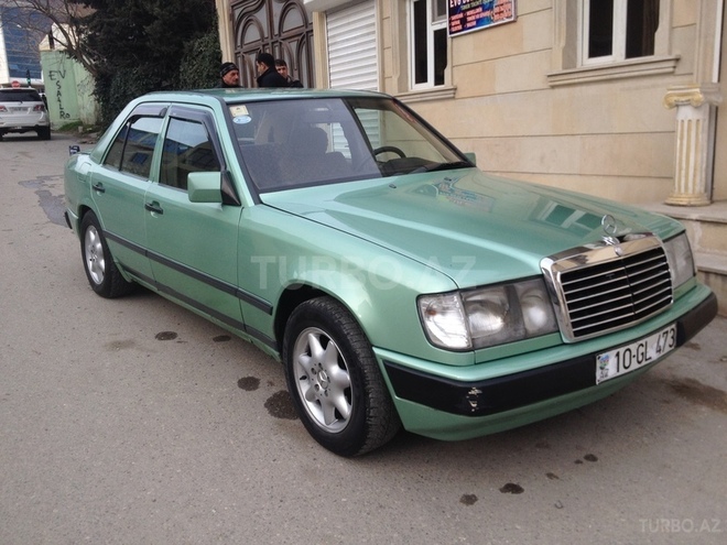 Mercedes E 240 1988, 250,000 km - 2.4 л - Bakı