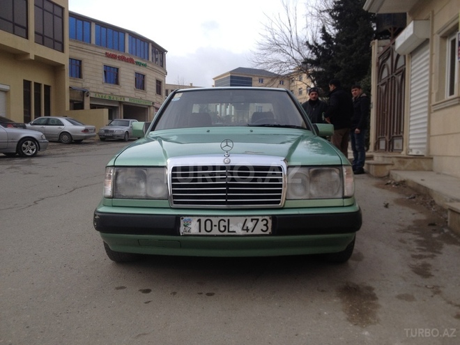 Mercedes E 240 1988, 250,000 km - 2.4 л - Bakı