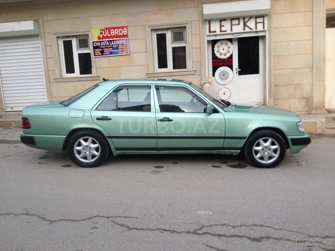 Mercedes E 240 1988, 250,000 km - 2.4 л - Bakı