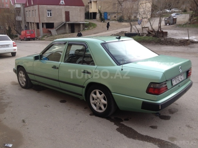 Mercedes E 240 1988, 250,000 km - 2.4 л - Bakı