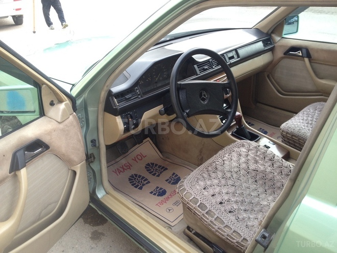 Mercedes E 240 1988, 250,000 km - 2.4 л - Bakı