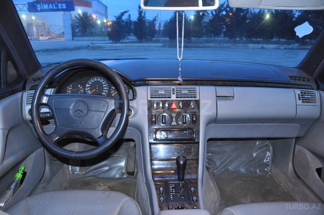 Mercedes E 280 1998, 290,000 km - 2.8 l - Bakı