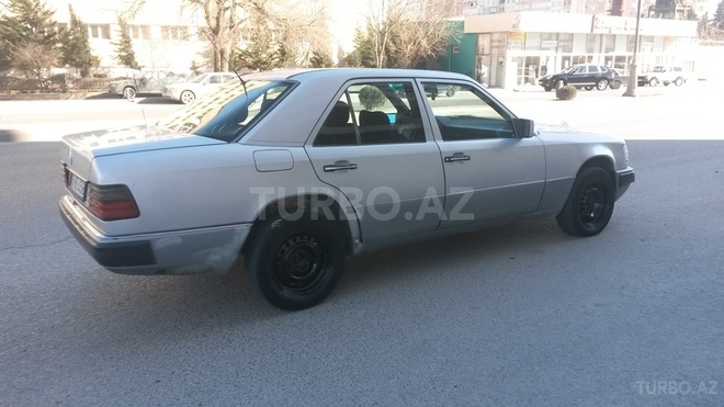 Mercedes E 200 1993, 240,000 km - 2.0 л - Bakı