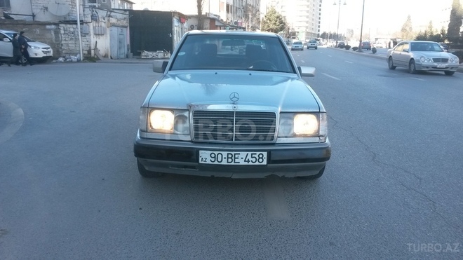 Mercedes E 200 1993, 240,000 km - 2.0 л - Bakı