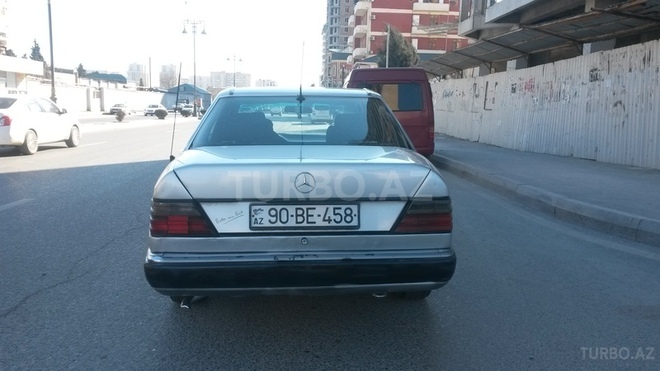 Mercedes E 200 1993, 240,000 km - 2.0 л - Bakı