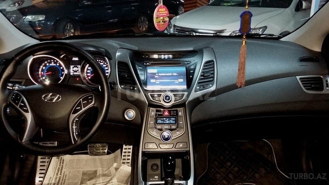 Hyundai Elantra 2015, 38,900 km - 1.8 l - Bakı