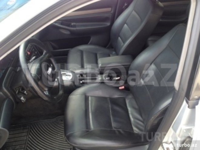 Audi A4 1999, 275,000 km - 0.2 l - Ucar