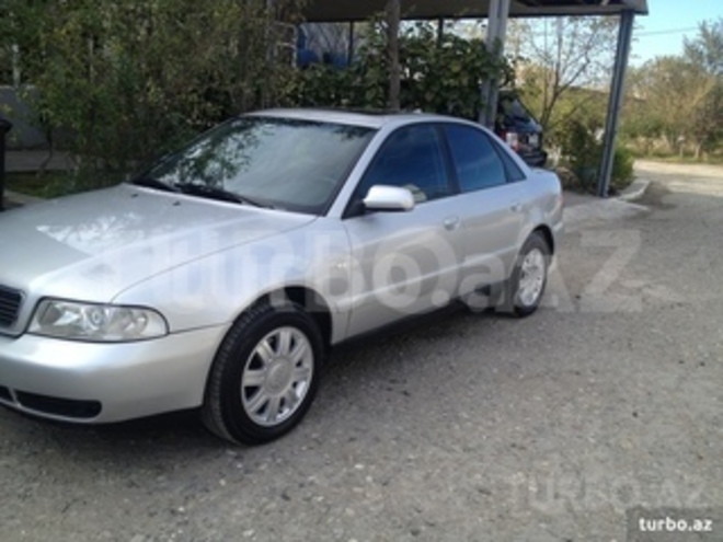Audi A4 1999, 275,000 km - 0.2 l - Ucar